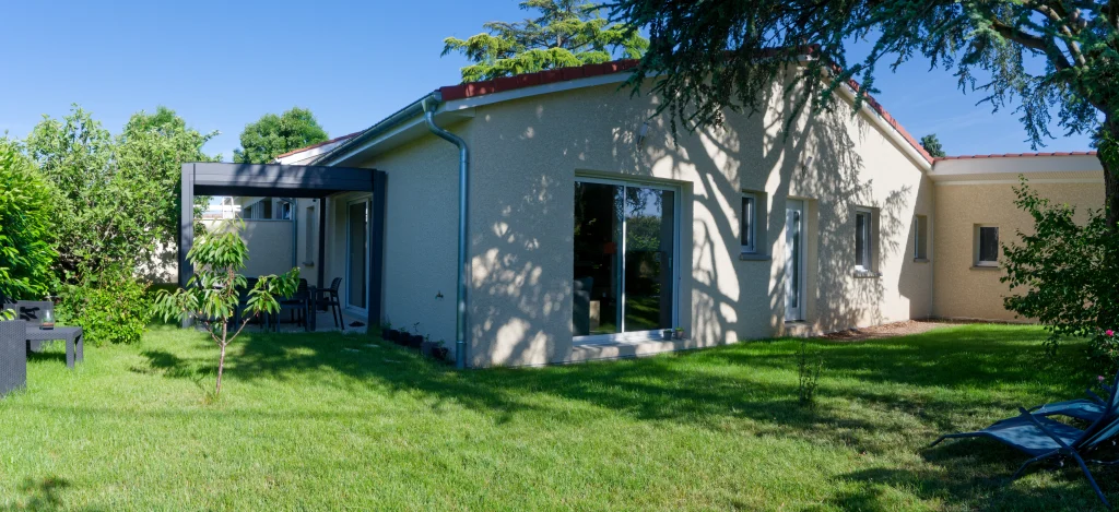 Maison contemporaine à Belleville-en-Beaujolais — Sophie & Bastien
