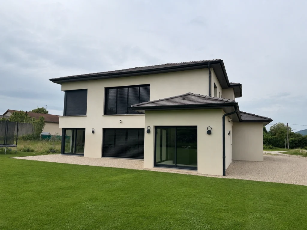 Maison contemporaine à Saint-Martin-du-Mont — Cédric & Clémence
