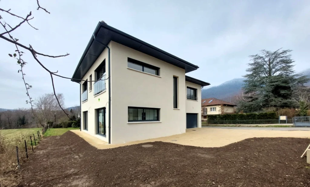 Maison traditionnelle à Divonne-les-Bains — Sylvie
